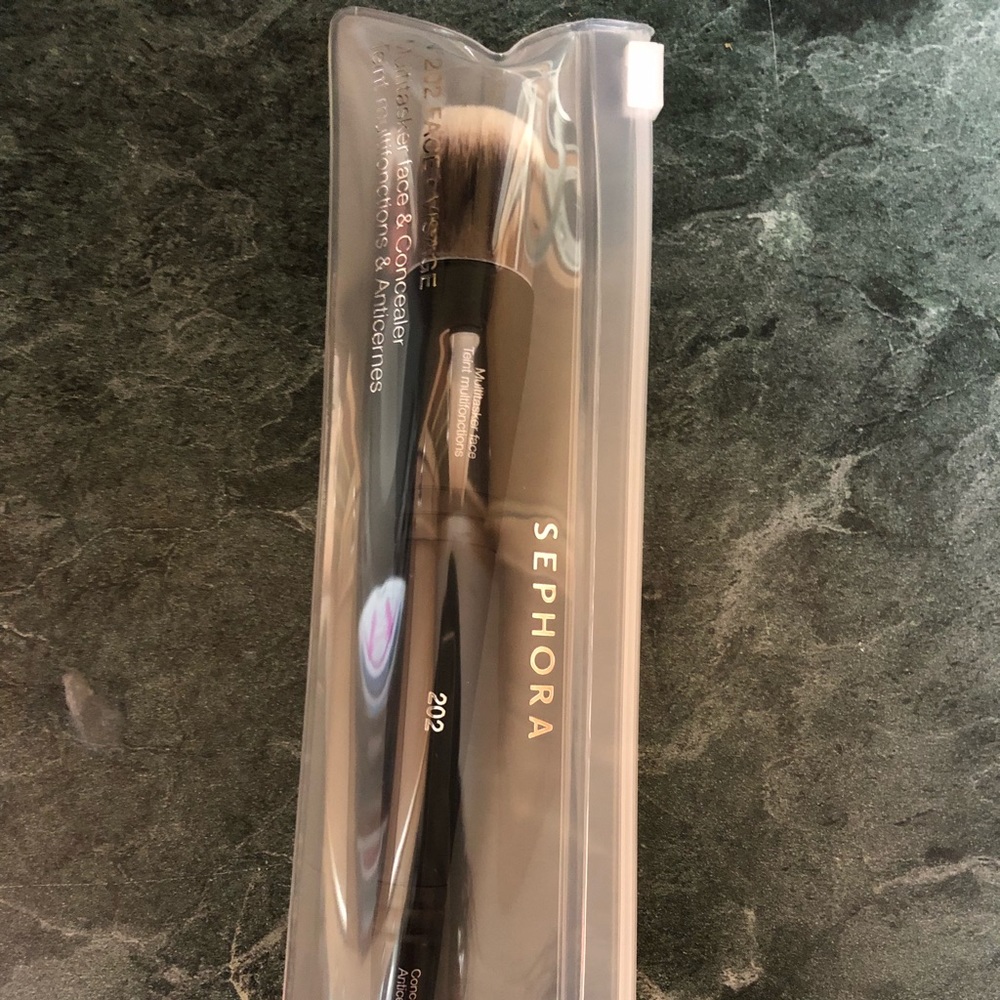 Sephora multitasker face and concealer brush.